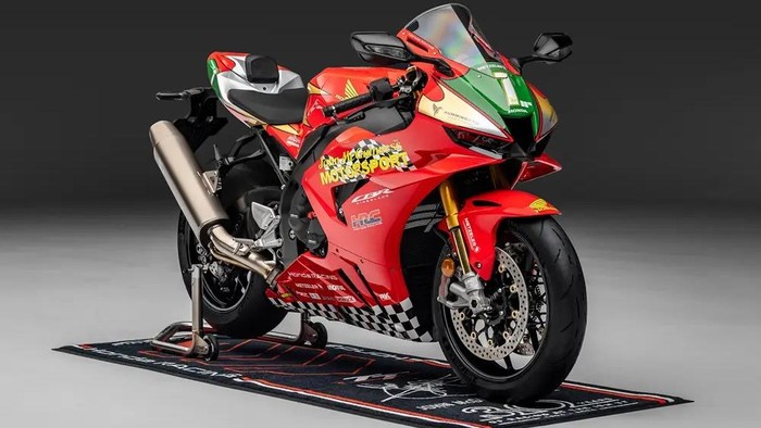 Honda John McGuinness 30th Anniversary Replica CBR1000RR-R Fireblade SP