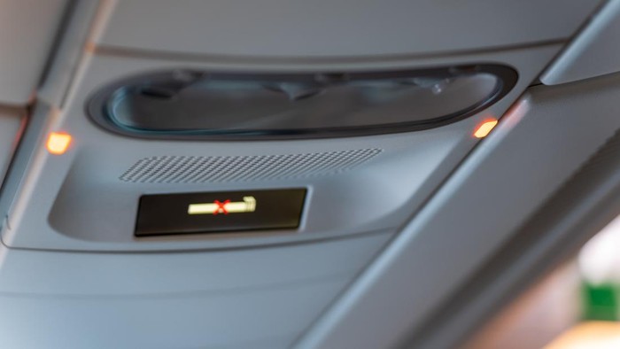 Indikator/lampu call button pramugari di pesawat