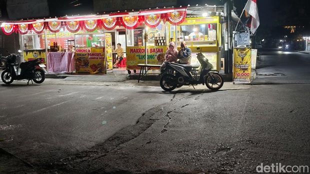 Jajanan di Bumi Panyileukan. Jajanan di Bumi Panyileukan.
