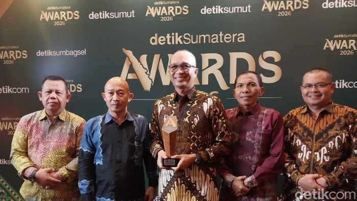 Jajaran Pemkab OKU saat menerima penghargaan detikSumatera Awards 2026 di Jakarta