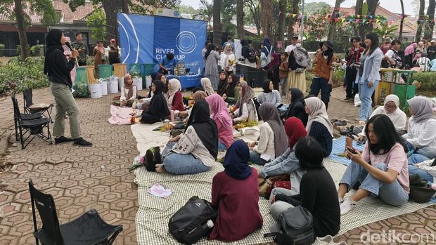Kampanye 'Piknik Tanpa Plastik' di Bandung. Kampanye 'Piknik Tanpa Plastik' di Bandung.