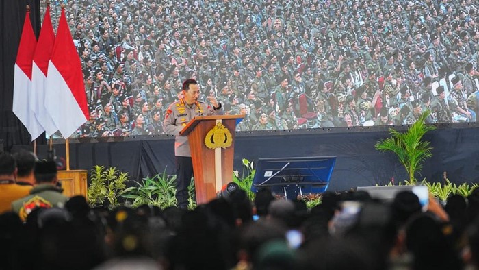 Kapolri Jenderal Listyo Sigit Prabowo mengajak keluarga besar Garda Satya NKRI menjadi relawan penanggulangan bencana di Indonesia.