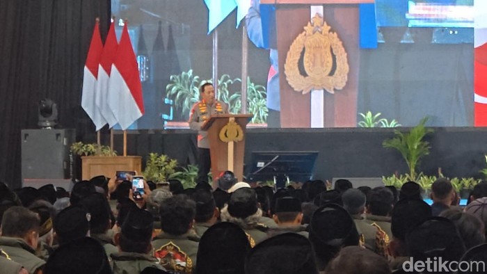Kapolri Jendral Listyo Sigit Prabowo hadiri silaturahmi bersama Garda Satya NKRI di Edutorium UMS, Minggu (30/8/2026).
