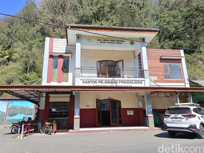 Kantor pelayanan pengunjung BBTNBTS