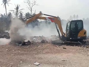 Hari Keempat, Kebakaran di TPA Liar Waringinkurung Masih Belum Padam