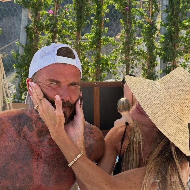 Liburan Musim Panas, Beckham Ajak Keluarga Jalan-jalan di Pantai