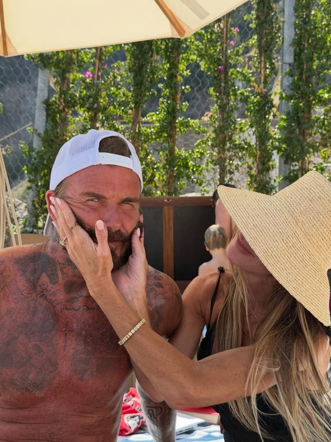 Liburan Musim Panas, Beckham Ajak Keluarga Jalan-jalan di Pantai