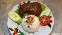 Kopitiam Heritage di Blok M Ini Punya Kaya Toast Lembut hingga Ayam Bumbu Rujak