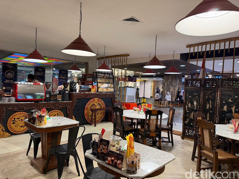 Kopitiam Heritage di Blok M Ini Punya Kaya Toast Lembut hingga Ayam Bumbu Rujak