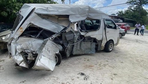 Kondisi kendaraan yang ditumpangi PMI asal Jembrana, I Komang Tedy Arsa Bantara Putra, seusai kecelakaan di Jalan Raya Timehri, Guyana, Jumat (27/2/2026) dini hari waktu setempat. Tedy meninggal akibat kecelakaan itu. (Istimewa)