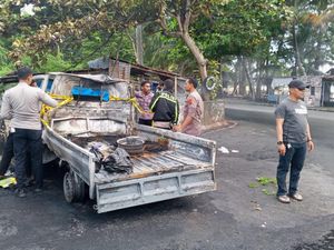 Gran Max Terbakar Usai Tabrak Pembatas Jalan di Jayapura, 2 Orang Tewas