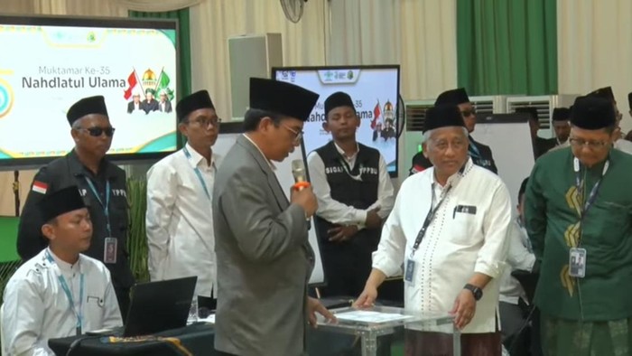 Proses tabulasi AHWA Muktamar ke-35 NU setelah sempat tertunda karena ada demo berujung ricuh