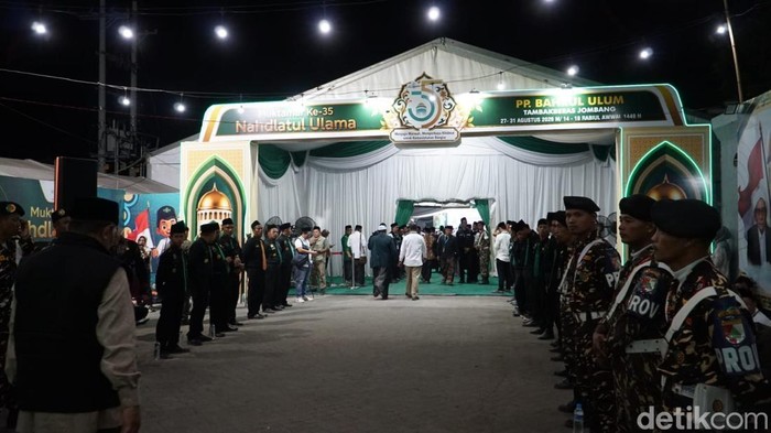 Suasana sidang pleno V Muktamar ke-35 NU di PP Bahrul Ulum Tambakberas, Jombang