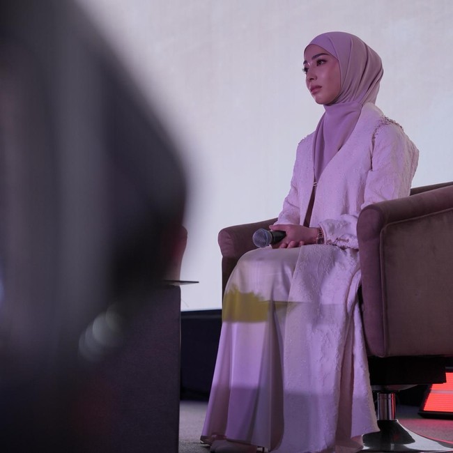 Hangat-Penuh Haru, Momen Nikita Willy Bertemu Santri Tunanetra