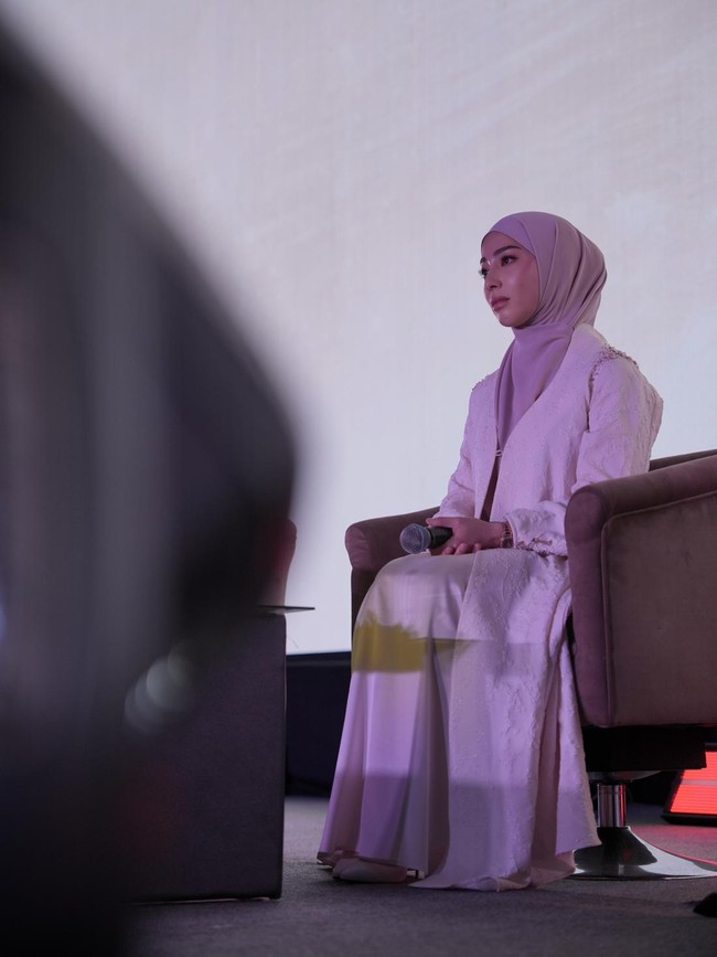 Hangat-Penuh Haru, Momen Nikita Willy Bertemu Santri Tunanetra