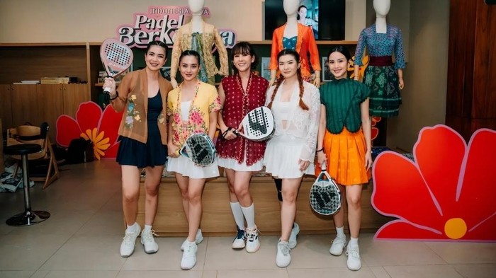 Padel Berkebaya