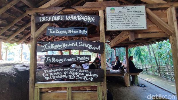 Papan larangan Desa Wasinagra