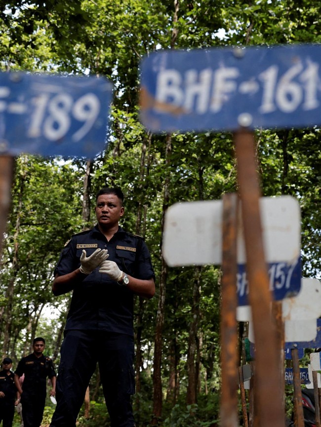 Pemakaman Massal Korban Banjir Nepal, Label Jenazah Ditata dalam Pot Bunga