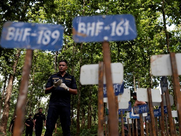 Pemakaman Massal Korban Banjir Nepal, Label Jenazah Ditata dalam Pot Bunga