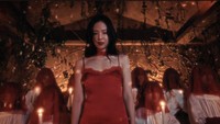 Gaya Jennie BLACKPINK di MV Fallen Angel, Konsepnya Dituduh Illuminati