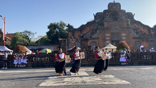 Penampilan siswa di panggung kreas CFD, Alun-alun Ida Dewa Agung Jambe, Klungkung, Bali, Minggu (30/8/2026). (Fatih Kudus Jaelani/detikBali)