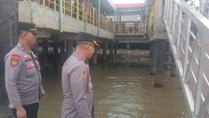 Polisi sedang melakukan pencarian terhadap dua korban yang hilang di sungai Musi