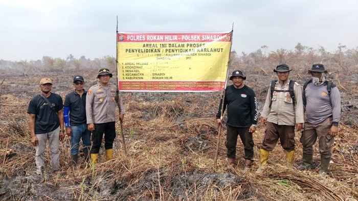 Polres Rokan Hilir menetapkan satu tersangka kasus karhutla di Kecamatan Sinaboi, Minggu (30/8/2026).