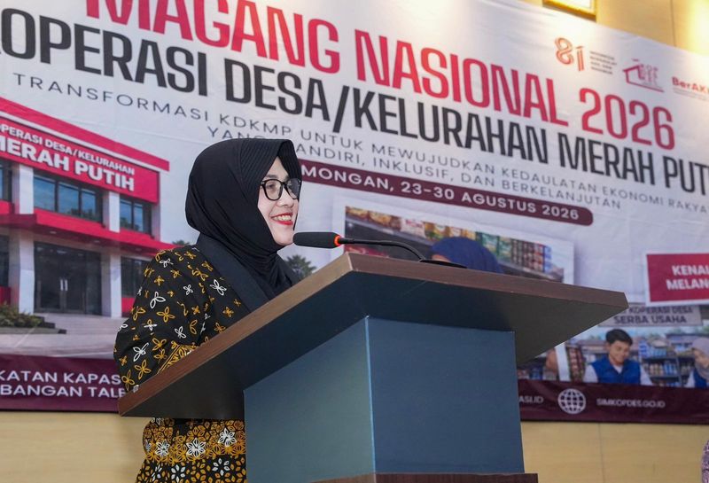 Program Magang pengurus KDKMP Para peserta program magang pengurus KDKMP dari 31 provinsi berfoto bersama setelah mengikuti rangkaian kegiatan di Lamongan.