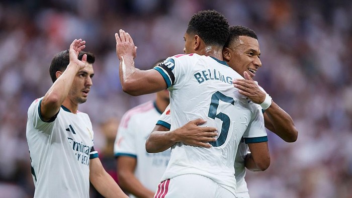 MADRID, SPAIN - AUGUST 30: Jude Bellingham of Real Madrid celebrates his teams second goal with teammates, an own goal scored by Alfonso Herrero of Malaga CF, during the LaLiga EA Sports 2026/27 match between Real Madrid and Malaga CF at Estadio Santiago Bernabeu on August 30, 2026 in Madrid, Spain. (Photo by Alvaro Medranda/Quality Sport Images/Getty Images)
