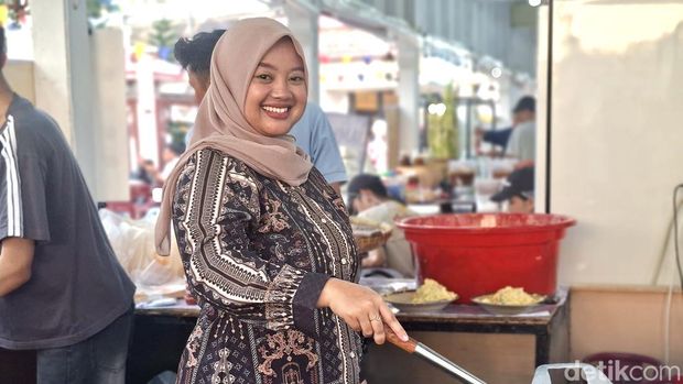 Riska Diana, pemilik Perkedel Bondon Bandung generasi ketiga Riska Diana, pemilik Perkedel Bondon Bandung generasi ketiga