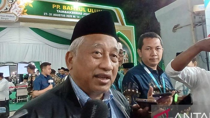 Sekretaris Steering Committee (SC) Muktamar Ke-35 Nahdlatul Ulama (NU) Prof. Dr. Ir. Mohammad Nuh di Jombang, Jawa Timur. Peserta muktamar menyetujui perubahan mekanisme pemilihan Ketua Umum Pengurus Besar Nahdlatul Ulama (PBNU) dari sistem one man o