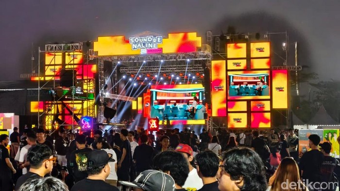 Soundrenaline Sana Sini di Makassar berlangsung meriah di Phinisi Point Area, Makassar, Sabtu (29/8/2026) malam.