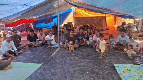 Suasana pengungsian warga asal Desa Waekokak, Kecamatan Aesesa, Nagekeo, NTT, Minggu (30/8/2026). (Yufengki Bria/detikBali)