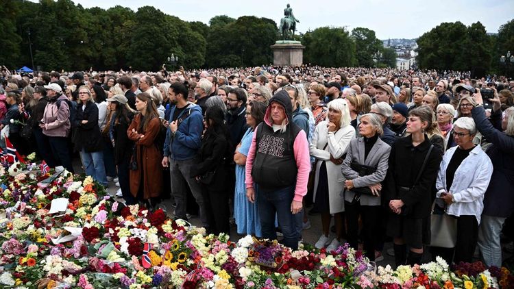 Tangis Warga Iringi Kepergian Raja Harald, Norwegia Berduka