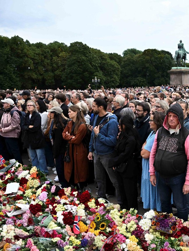 Tangis Warga Iringi Kepergian Raja Harald, Norwegia Berduka