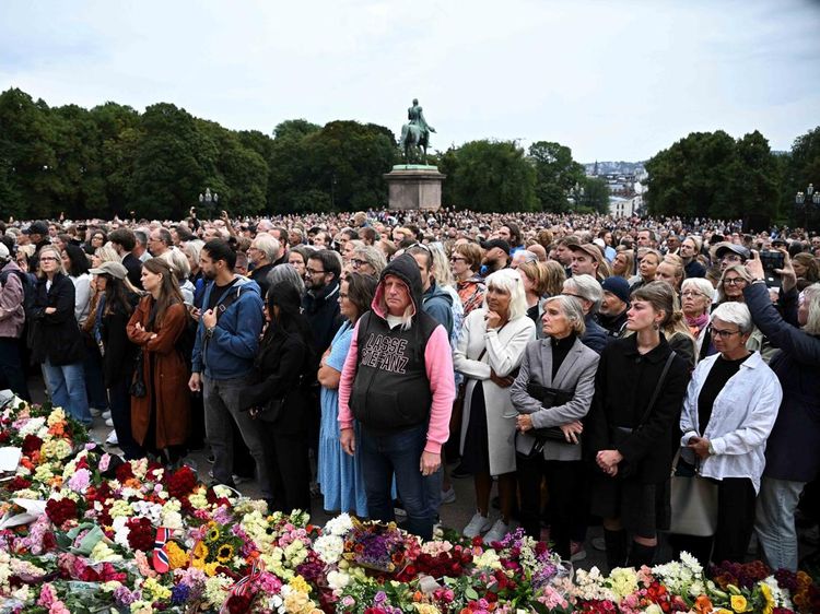 Tangis Warga Iringi Kepergian Raja Harald, Norwegia Berduka