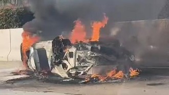 Mobil Subaru Terbakar Usai Tabrak Truk di Tol Cinere-Serpong, 2 Orang Terluka