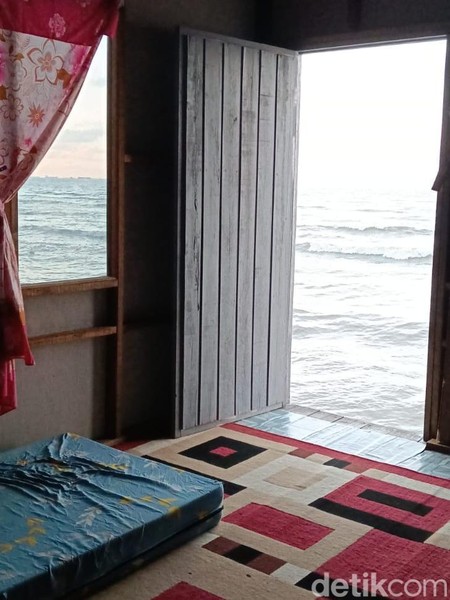 Buka Pintu Langsung Laut Lepas, Rumah di Balikpapan Ini Viral Bikin Penasaran