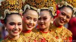 Wayang Jumbo hingga Pakaian Adat, Begini Meriahnya Pawai Budaya di Bekasi