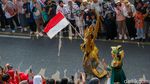 Wayang Jumbo hingga Pakaian Adat, Begini Meriahnya Pawai Budaya di Bekasi