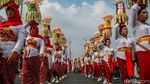 Wayang Jumbo hingga Pakaian Adat, Begini Meriahnya Pawai Budaya di Bekasi