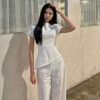 Mewarisi tinggi badan sang ayah yang mencapai 191 cm, Woo Seo Yoon tampil percaya diri dengan postur tubuh jangkung dan fitur wajah mungil khas standar kecantikan Miss Korea. Foto: Dok. Instagram Miss Korea, ashleywoo__