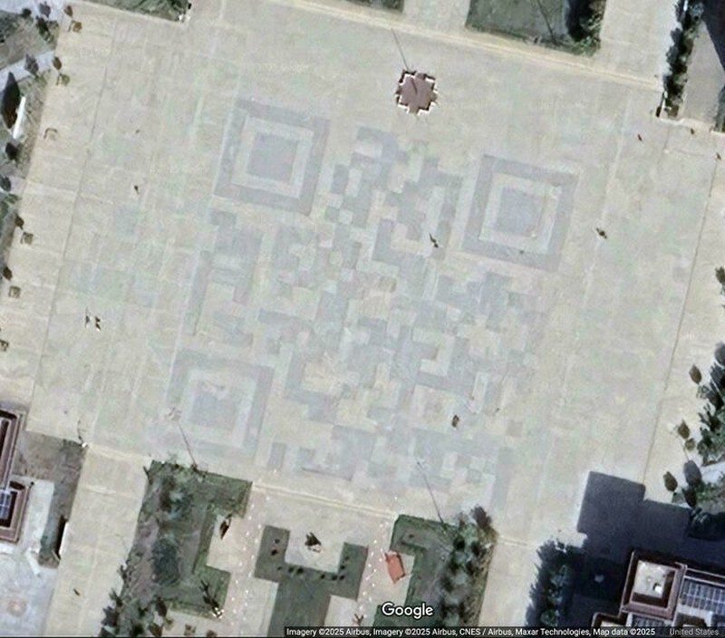 Kata laporan dari CNET, Google Maps telah memetakan 98% dari tempat yang dihuni manusia. Maka tak heran mereka menangkap hal aneh yang tak pernah kita lihat.
