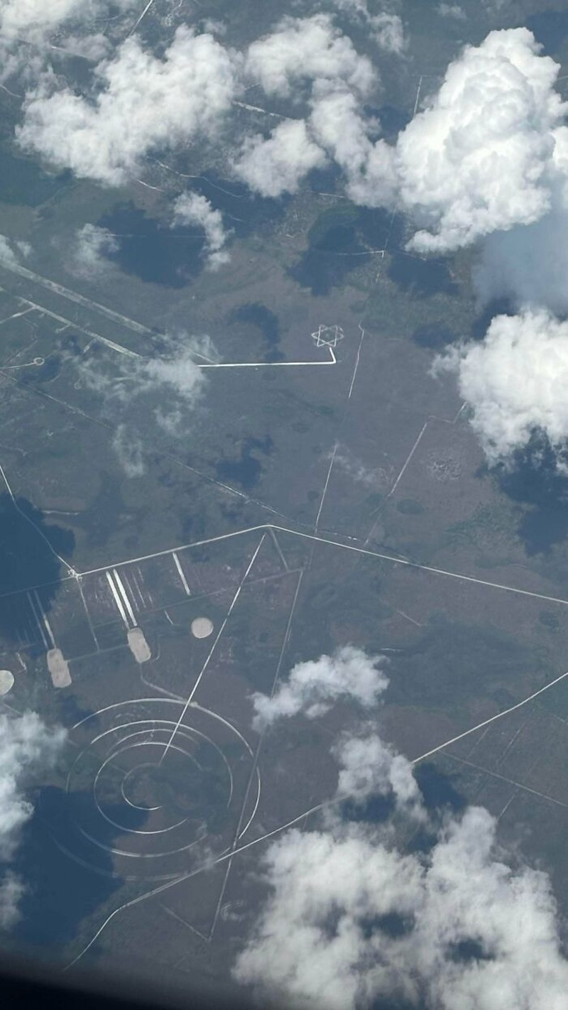 Kata laporan dari CNET, Google Maps telah memetakan 98% dari tempat yang dihuni manusia. Maka tak heran mereka menangkap hal aneh yang tak pernah kita lihat.