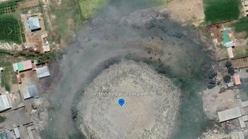 Tidak ada penjelasan sejelas-jelasnya soal tempat ini, yang ada di suatu wilayah di Turkmenistan. Diskusi masyarakat dan perbandingan geografis membuat tempat ini diyakini merupakan tempat pembakaran sampah berskala besar. Di Reddit, ini dipercaya sebagai lokasi penggalian arkeologis. Foto: Impossible_Train_303 via Bored Panda