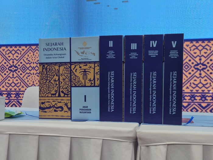 5 jilid buku Sejarah Indonesia