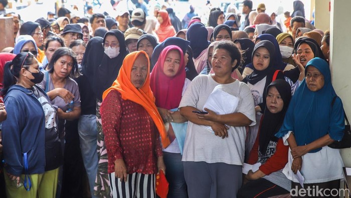 Sebanyak 5.600 KK di Pulo Gebang menerima bantuan beras 30 kilogram. Bantuan ini menjadi penyangga kebutuhan pangan di tengah tekanan pengeluaran.