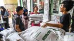 5.600 KK di Pulo Gebang Terima Bantuan 30 Kg Beras