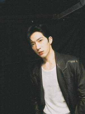 5 Potret Jing Boran, Si Luke The Early Spring yang Lagi Jadi Idola