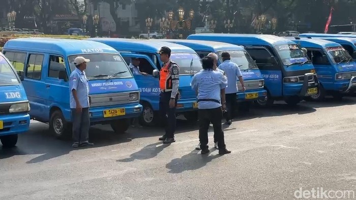 Angkot di Kota Malang beralih fungsi menjadi armada angkutan gratis pelajar